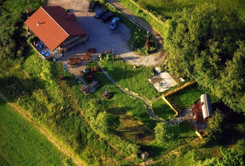 Le Chalet Du Chemin Et Sa Roulotte Berviller-en-Moselle Exterior photo